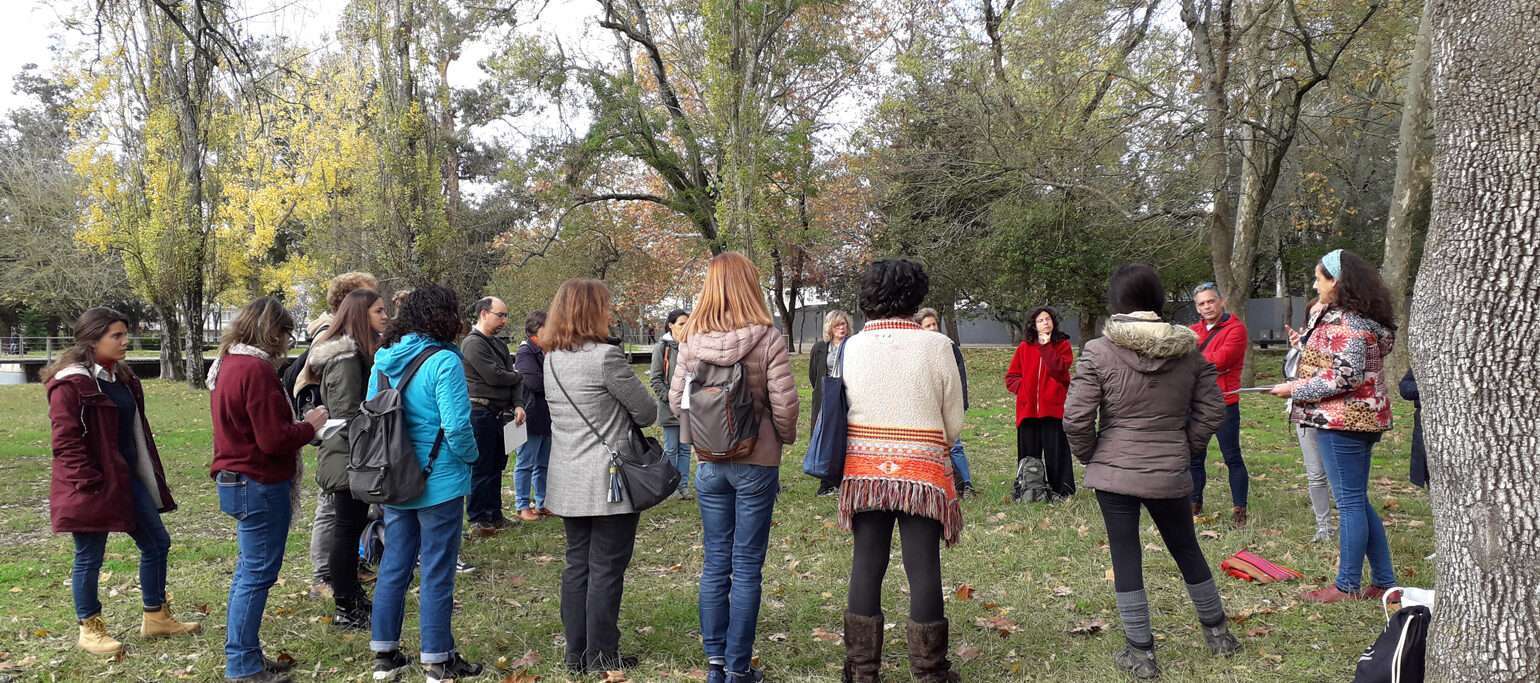 professores em ação de formação num jardim