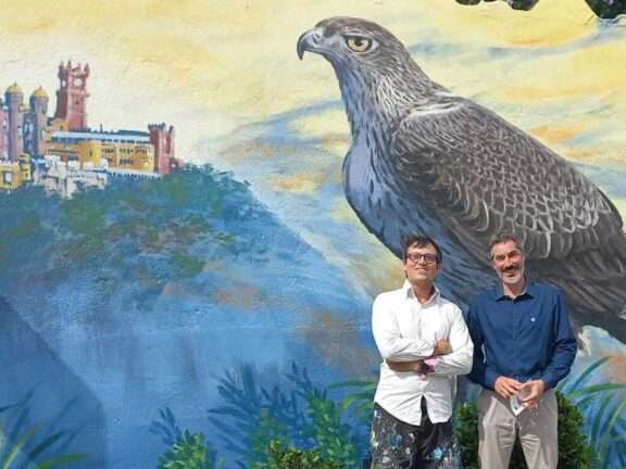 Mural dá destaque especial à águia-de-bonelli