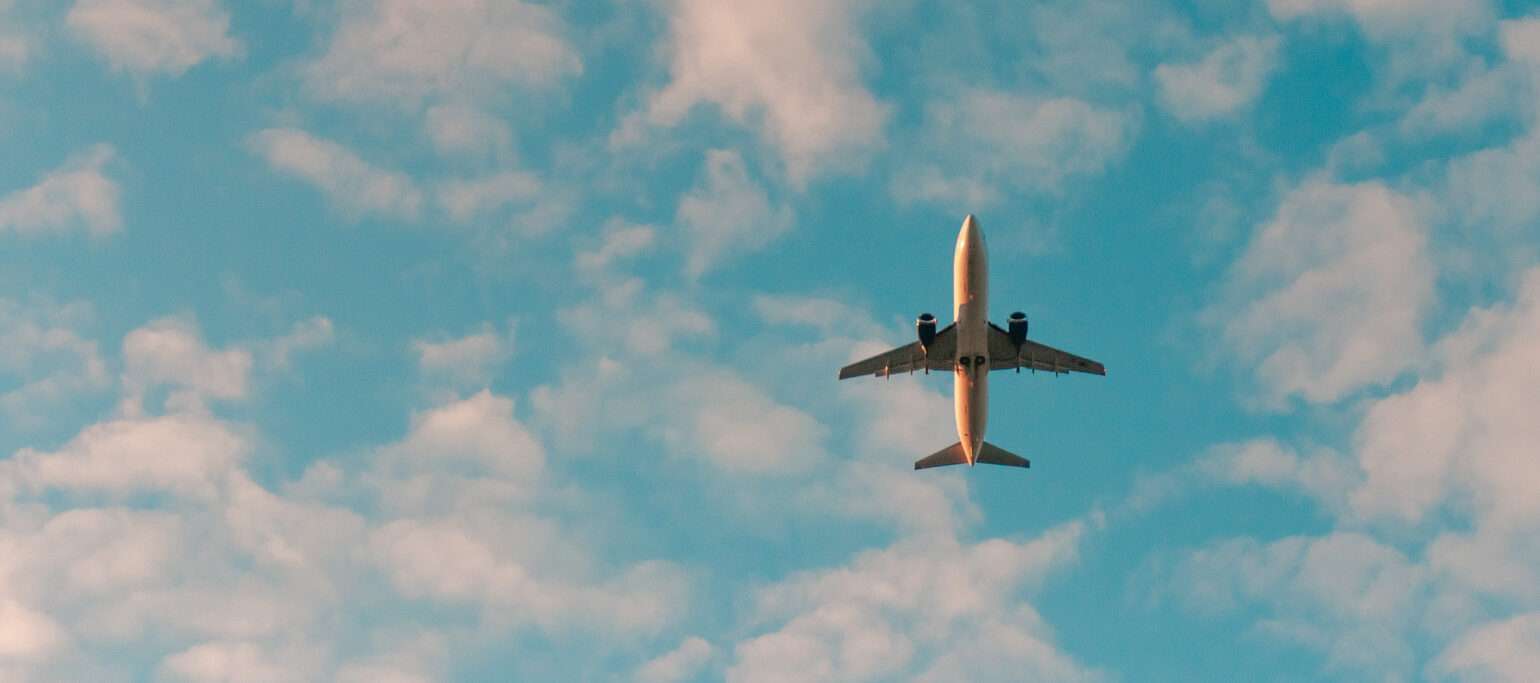avião no céu